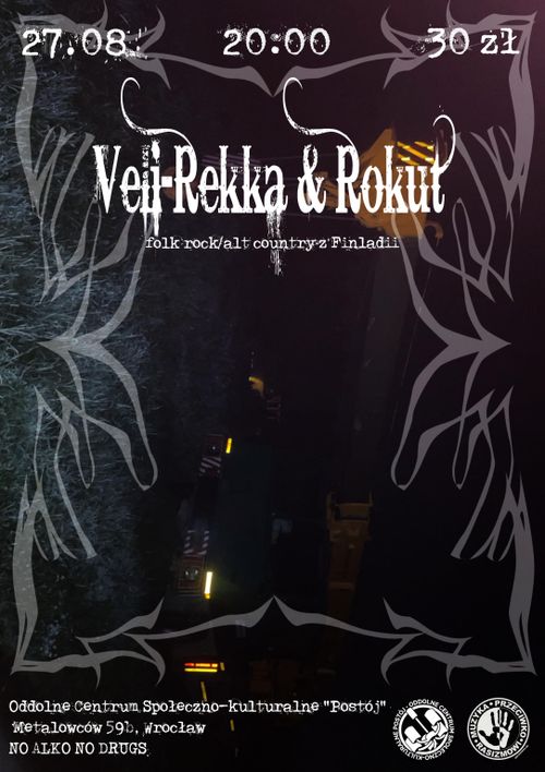 Plakat wydarzenia w OCSK Postój, gdzie 27 sierpnia 2026 roku o 20:00 będzie grać finladzki zespół Veli Rekka Rokut. Plakat na środku zawiera nazwę tego zespołu napisaną dużą gotycką czcionką. Tłem jest ciemne obrócone zdjęcie jakiegoś pojazdu, zrobione w nocy. Plakat ma tribalową, mocno wyróżnioną ramkę. Na dole plakatu jest podpis miejsca: Oddolne Centrum Społeczno Kulturalne Postój, adres Metalowców 59B Wrocław. Jest dopisek po angielsku: nie alko nie narko. Po prawej na dole są loga OCSK i akcji Muzyka Przeciw Rasizmowi.